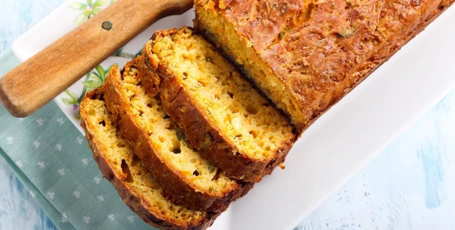 Αλμυρό κέικ με γραβιέρα και λιαστές ντομάτες