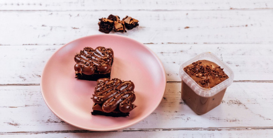 Συνταγή: Ζουμερή σοκολατόπιτα με βελούδινη μους