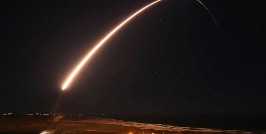 Εκτόξευση βαλλιστικού πυραύλου μετά το μήνυμα Τραμπ για τα πυρηνικά