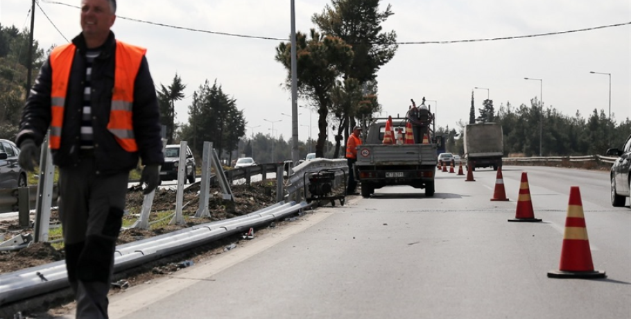 Εργασίες κοπής πρασίνου στην Εθνική Οδό 2 Θεσσαλονίκης- Έδεσσας