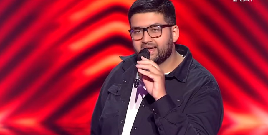 Αξός/The Voice: Ο Τάσος Παντζαρτζής πέρασε στην επόμενη φάση και διάλεξε Παπαρίζου!