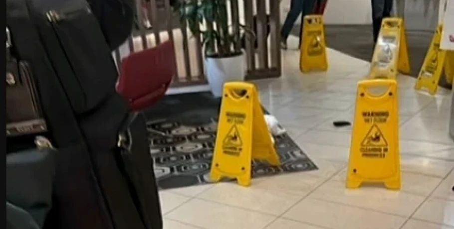 Πανικός στη Μελβούρνη: Powerbank εξερράγη στην τσέπη επιβάτη στο αεροδρόμιο - Στο νοσοκομείο με εγκαύματα