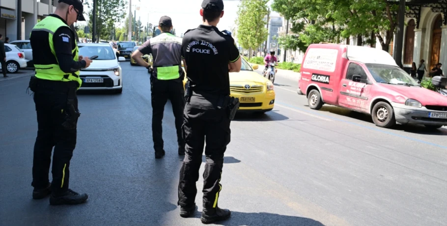 Έρχονται νέες αλλαγές στον ΚΟΚ: «Κόφτης» στις ανανεώσεις των διπλωμάτων στους ηλικιωμένους - Εκκίνηση μηχανής μόνο με κράνος