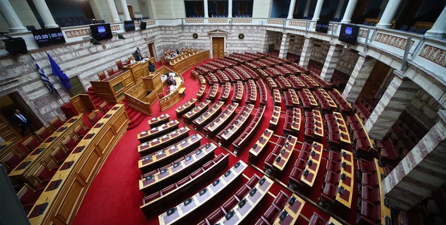 Ψηφίζεται σήμερα στη Βουλή το νέο φορολογικό νομοσχέδιο: Γιατί η Νέα Δημοκρατία έχει ζητήσει να υπάρξει ονομαστική ψηφοφορία