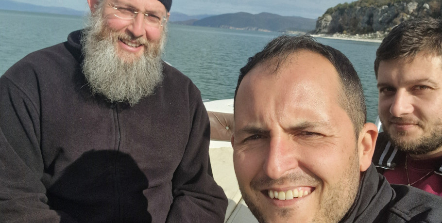 Περίπλους στις Πρέσπες: Το pellanews.gr στα ασκηταριά μαζί με τον π. Παΐσιο Κίτσο