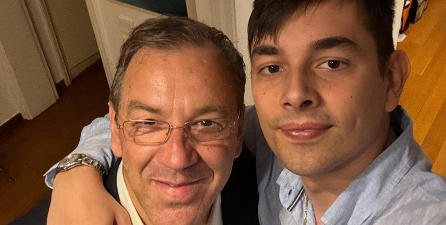 Ο Κώστας Σαμαράς τιμά τον Πάρη Πέτσα: Μια δημόσια δήλωση εκτίμησης και αδελφικής αγάπης