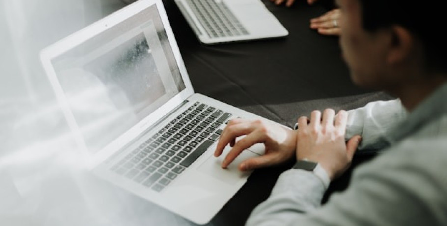 Από την Αθήνα στα Νησιά: Πώς οι Έλληνες Αλληλεπιδρούν με τις Διαδικτυακές Υπηρεσίες