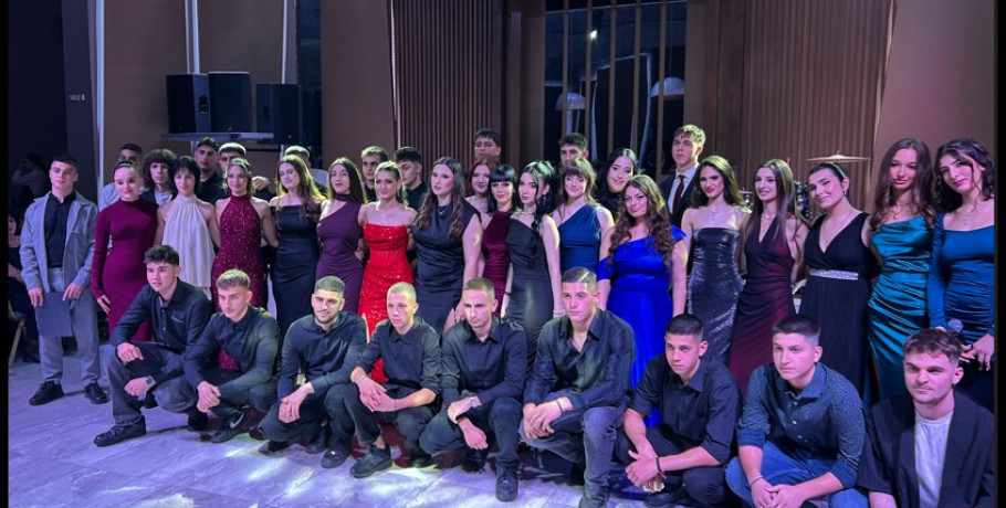 Ετήσιος χορός του Πρότυπου Επαγγελματικού Λυκείου Κρύας Βρύσης - Μαθητές, καθηγητές και γονείς ξεφάντωσαν με την ψυχή τους!