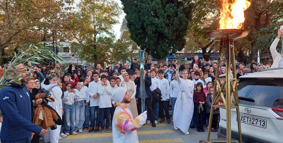 Χαιρετισμός της Δημάρχου Σκύδρας Κατερίνας Ιγνατιάδου και του Προέδρου της Επιτροπής Ολυμπιακής Λαμπαδηδρομίας Θωμά Τόκα στην υποδοχή της Ολυμπιακής Φλόγας στη Σκύδρα