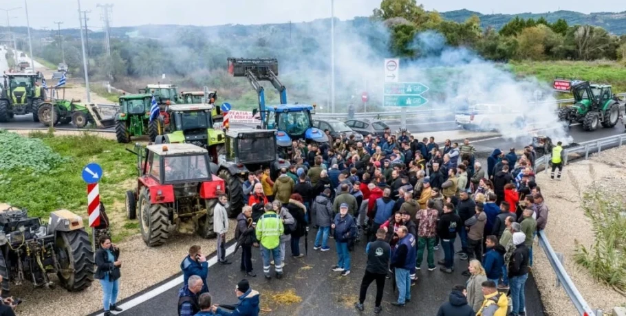 Αγροτικά μπλόκα: Υποβλήθηκαν στον Εισαγγελέα οι πρώτες δικογραφίες για παρακώλυση κυκλοφορίας