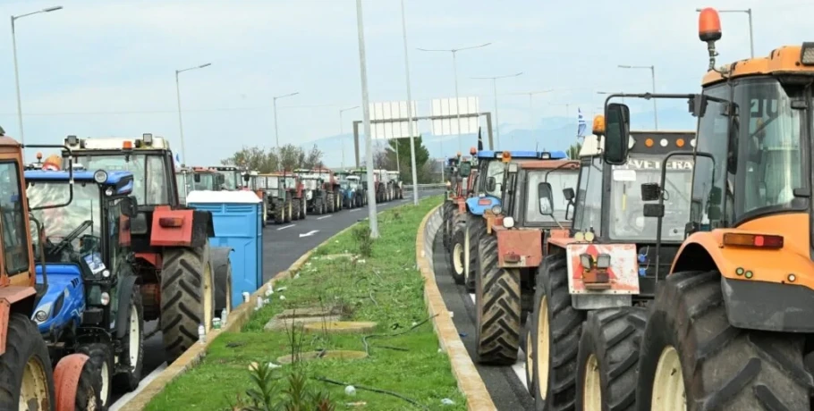 Αγρότες: Κλείνουν για 2 ώρες τους παράδρομους στο μπλόκο της Νίκαιας - Βγαίνουν τρακτέρ στην Κρήτη - Το σχέδιο για τη Θεσσαλονίκη