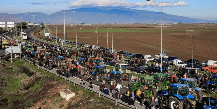 Αμετακίνητοι οι αγρότες: Κλείνουν κεντρικές αρτηρίες -Σε ποιες περιοχές ενισχύονται σήμερα τα μπλόκα