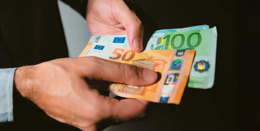 Ρομά με... Τεχνητή Νοημοσύνη εξαπάτησαν 1.000 πρόσωπα και έκλεψαν 7,5 εκατ. ευρώ - Κορόιδεψαν και τραπεζικό στέλεχος