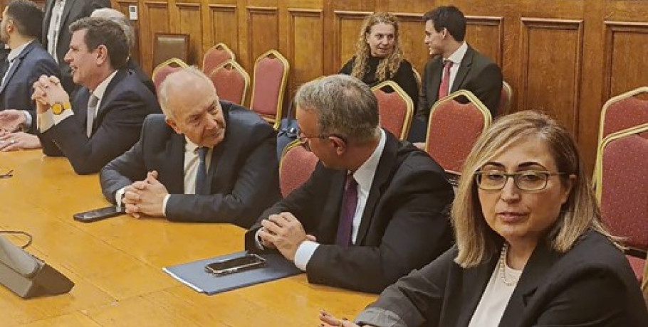 Συμμετοχή της βουλευτή Στέλλας Αραμπατζή στην συνεδρίαση της επιτροπής εξωτερικών και άμυνας παρουσία του προέδρου του ευρωπαϊκού κόμματος Manfred Weber