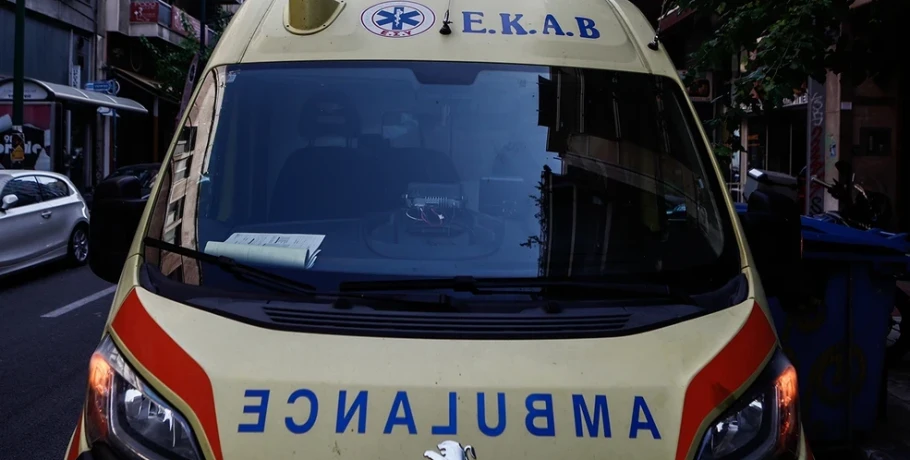 Τροχαίο στην Πτολεμαΐδα: Λεωφορείο με 25 εργαζόμενους εξετράπη της πορείας του