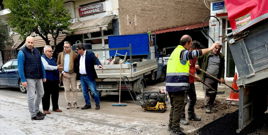 Δήμος Πέλλας: Εργασίες αποκατάστασης του οδοστρώματος στα Γιαννιτσά