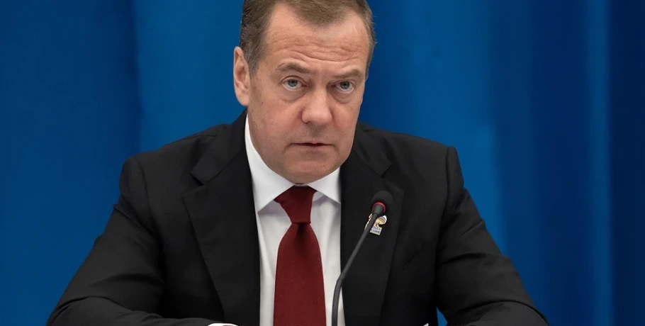 Νέες απειλές από Μεντβέντεφ: Η κατάσχεση παγωμένων ρωσικών περιουσιακών στοιχείων είναι αιτία πολέμου στην ΕΕ