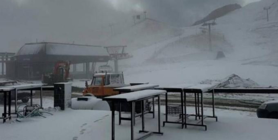 «Μύρισε» χειμώνας: Έπεσαν τα πρώτα χιόνια σε Ήπειρο και Μακεδονία - Βαθμοί κάτω από το μηδέν