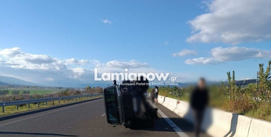 Συναγερμός στην έξοδο της Λαμίας στον Ε65: Φωτιά, καπνοί και ανατροπή τεράστιου τζιπ (Φωτό, Βίντεο)