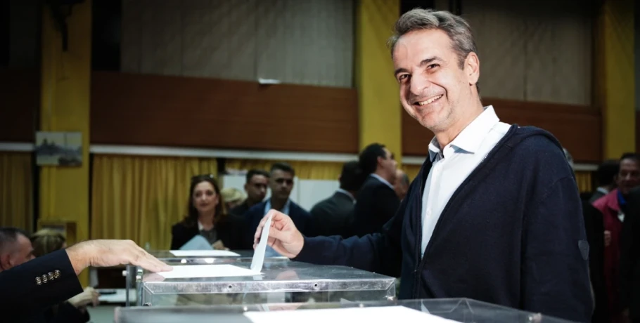 Χαμόγελα στη ΝΔ για την κινητοποίηση του κομματικού μηχανισμού με το βλέμμα σε συνέδριο και εκλογές