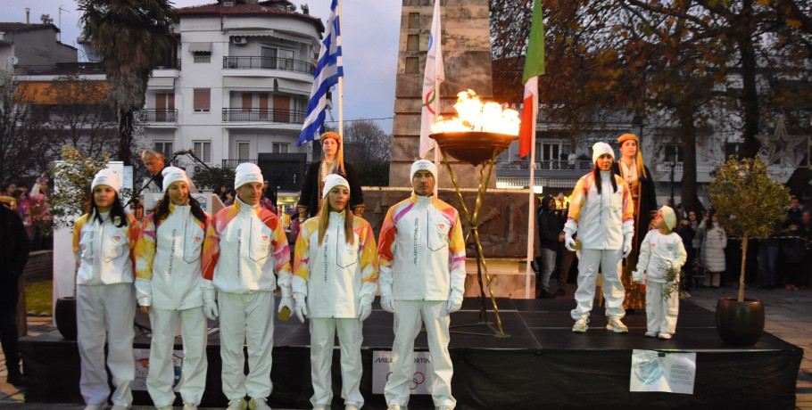 Με λαμπρότητα πραγματοποιήθηκε η έλευση της Ολυμπιακής Φλόγας στη Νάουσα