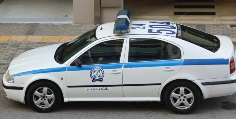 Συναγερμός στη Χαριλάου Τρικούπη για ύποπτη βαλίτσα έξω από εγκαταλελειμμένο κτήριο