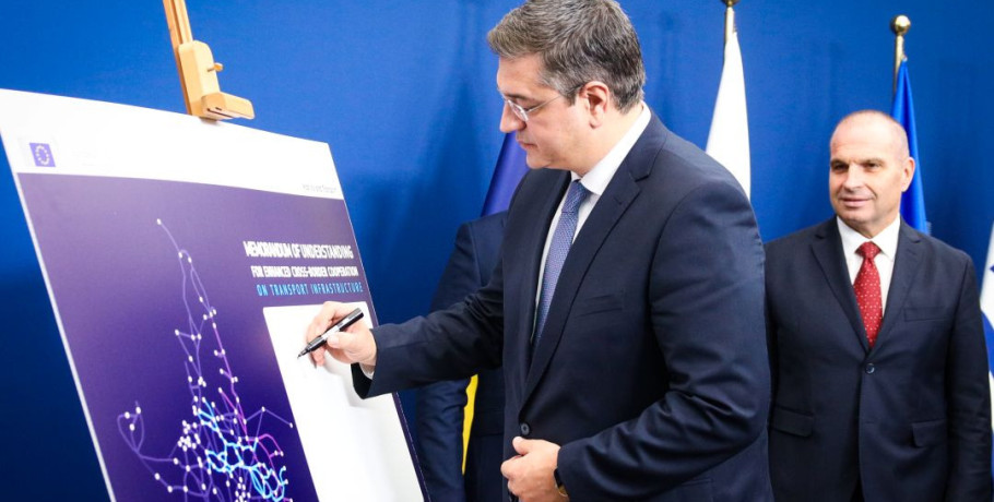 Υπογράφηκε το σύμφωνο συνεργασίας για την κατασκευή του σιδηροδρομικού και οδικού άξονα Ελλάδας-Βουλγαρίας-Ρουμανίας