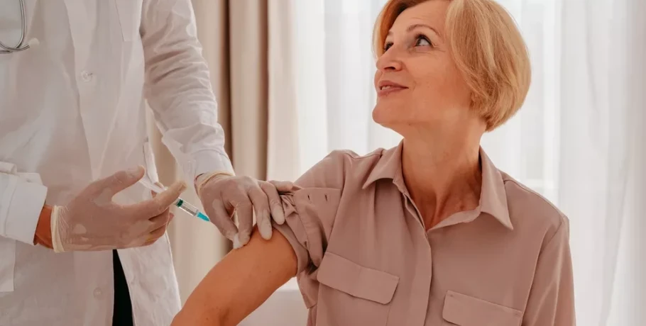 Το εμβόλιο που προστατεύει από την άνοια – Μειώνει κατά 20% τον κίνδυνο σε μια επταετία