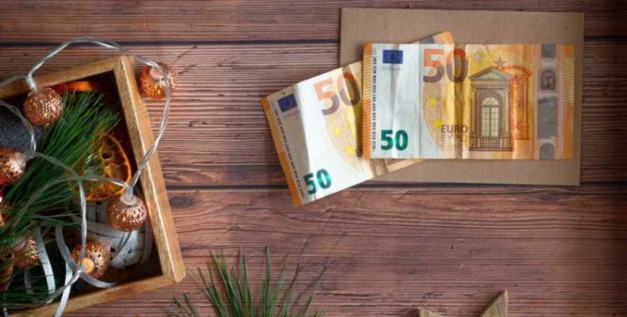 Δώρο Χριστουγέννων 2025: Πότε πληρώνεται - Ποιοι το δικαιούνται και πώς υπολογίζεται