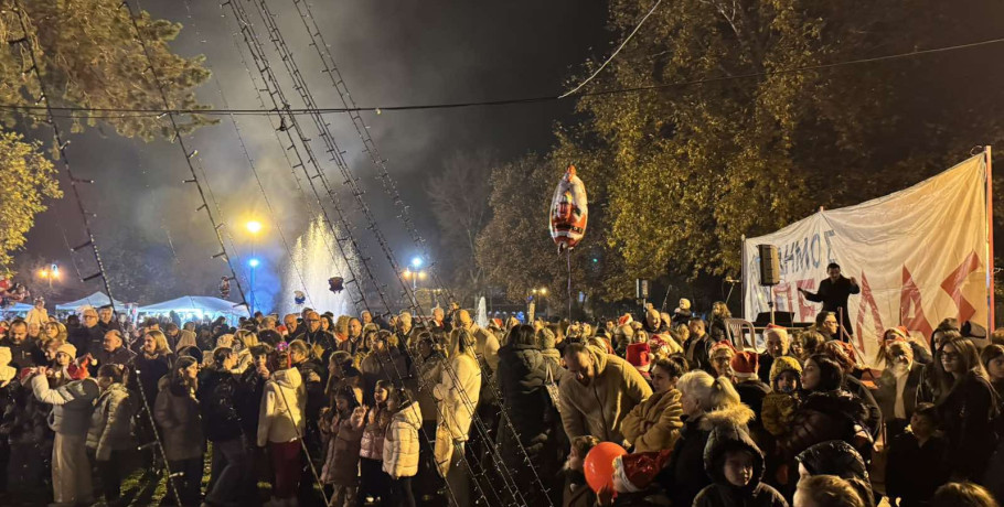 Η Φωταγώγηση του Δέντρου στην Κρύα Βρύση «ζέστανε» τη διάθεση των κατοίκων!