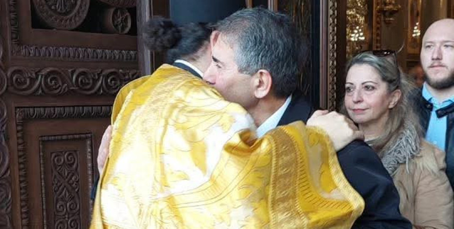 Η τρυφερή αγκαλιά του Αντιπεριφερειάρχη Πέλλας στον νέο Διάκονο Φιλάρετο