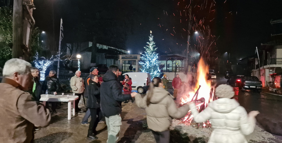 Με επιτυχία αναβίωσε το έθιμο  Κόλιντα στον Αρχάγγελο