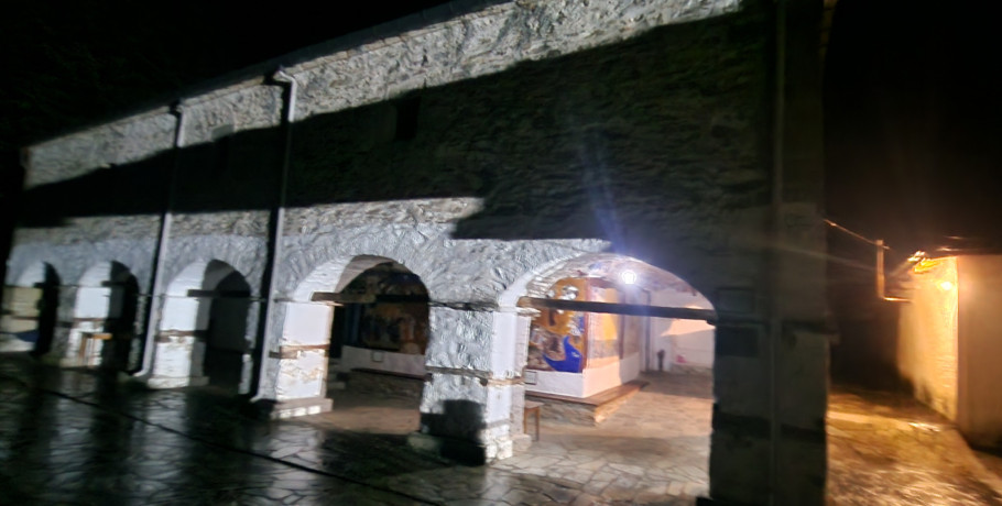 Ολονύχτια Αγρυπνία Χριστουγέννων στην Ιερά Μονή Αρχαγγέλου Μιχαήλ Αλμωπίας