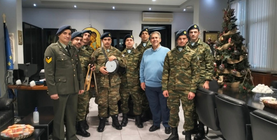 Χριστουγεννιάτικες μελωδίες στο Διοικητήριο Πέλλας – Μήνυμα αισιοδοξίας από τον Αντιπεριφερειάρχη