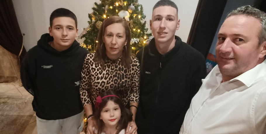 Οι χριστουγεννιάτικες ευχές του Χρήστου Μπάτση με οικογενειακό μήνυμα