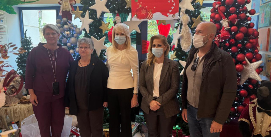 Θ. Τζάκρη - Επίσκεψη στη Φλόγα