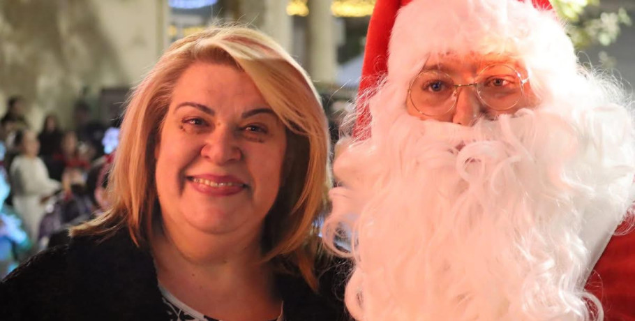 Με τον Άγιο Βασίλη οι ευχές της Τζένης Δεντσίδου προς τους δημότες