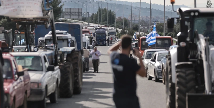 Εξετάζεται νέα ελάφρυνση για το αγροτικό ρεύμα με το βλέμμα στραμμένο στις εθνικές οδούς και την έξοδο των Χριστουγέννων