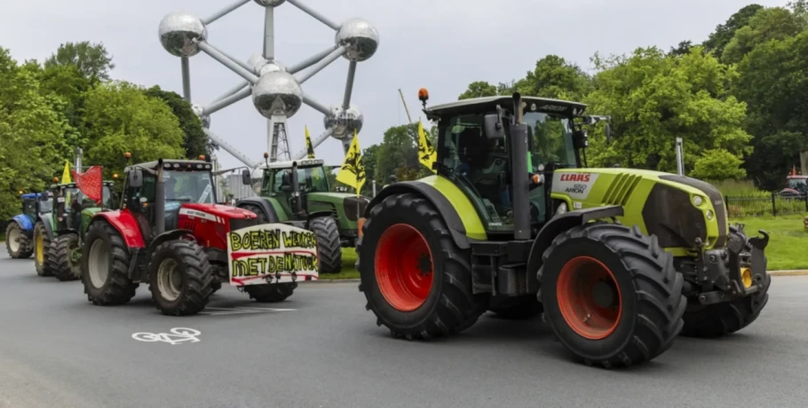 Απόβαση αγροτών με τρακτέρ στο κέντρο των Βρυξελλών, ενόψει της Συνόδου