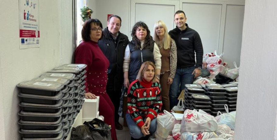 Κοινωνική δράση με διανομή τροφίμων σε ανθρώπους που το έχουν ανάγκη