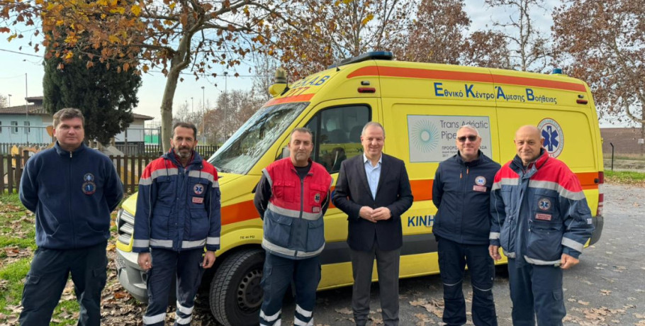 Σε Αστυνομία και ΕΚΑΒ ο Διονύσης Σταμενίτης για ευχές ενόψει των εορτών