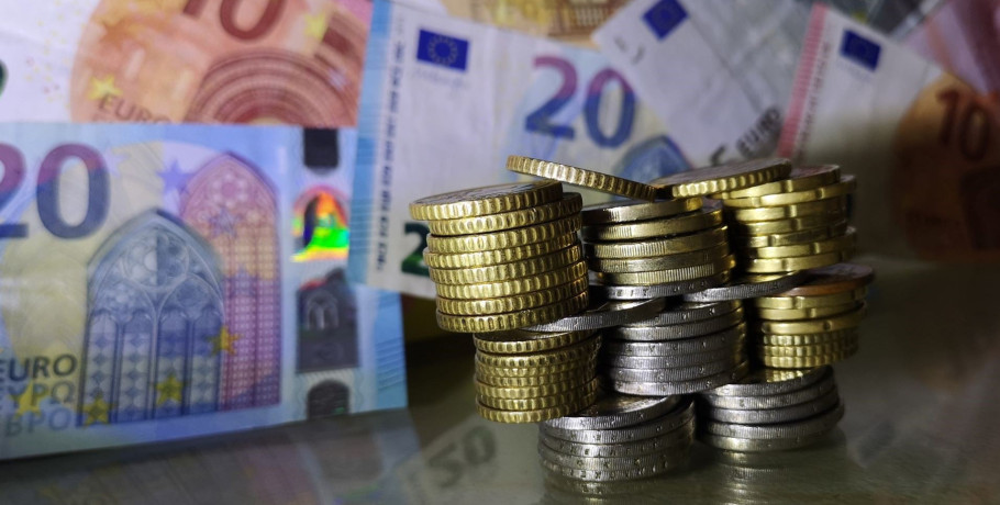 Διπλή φοροελάφρυνση το 2027 για πάνω από 400.000 αυτοαπασχολούμενους