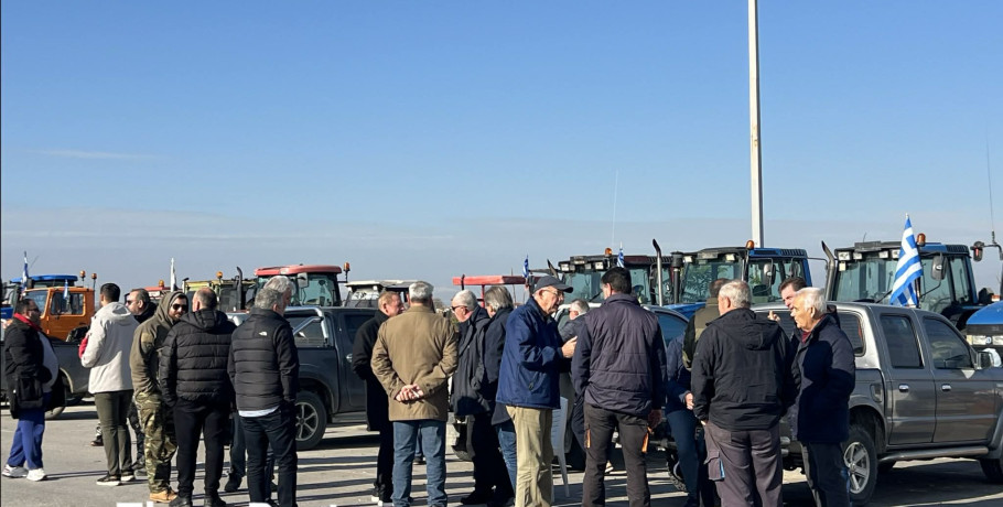Υγειονομικοί δίπλα στους αγρότες στο μπλόκο των Μαλγάρων – «Στηρίζουμε τον αγώνα επιβίωσης», λέει ο πρόεδρος της ΠΟΕΔΗΝ (ΦΩΤΟ+VIDEO)