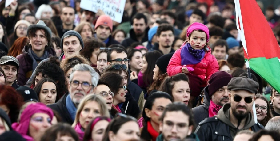 Ιταλία: «Παραλύει» λόγω απεργίας για τον προϋπολογισμό