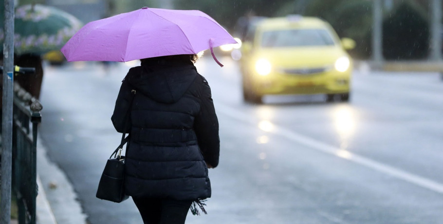 Αλλάζει το σκηνικό του καιρού: Έρχονται κρύο και σφοδρές καταιγίδες τα Χριστούγεννα – Σε ποιες περιοχές