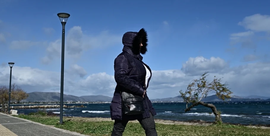 Καιρός: Ανεβαίνει ελαφρώς η θερμοκρασία - Άνεμοι μέχρι 6 μποφόρ σήμερα