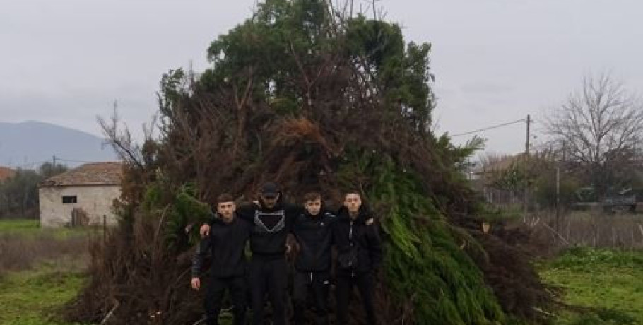 Κόλιντα Μπάμπω στον παλιό Μυλότοπο με πρωταγωνιστές τέσσερα παιδιά Γυμνασίου