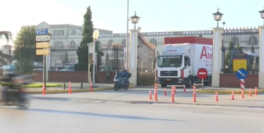 Έξω από το λιμάνι της Θεσσαλονίκης οι αγρότες, στόχος ο τρίωρος αποκλεισμός -Αστυνομικές δυνάμεις στο σημείο