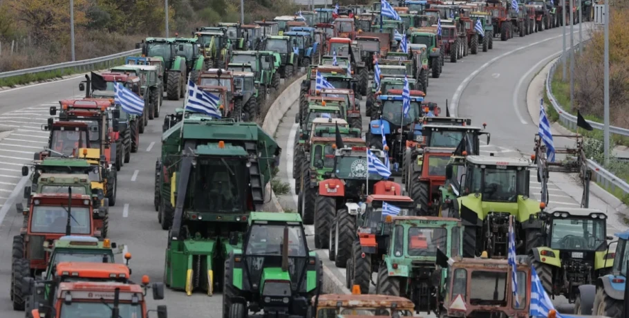 Αγρότες Νίκαιας: Κλειστή η Αθηνών-Θεσσαλονίκης, από παράδρομους η κυκλοφορία -Θα μπουν με τρακτέρ στη Λάρισα