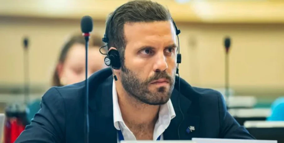 Άφαντος ο Παππάς μετά το ξύλο σε δημοσιογράφο στο Στρασβούργο: Τα τηλεφωνήματα Φάμελλου - Αρβανίτη για διαγραφή και οι ενστάσεις Πολάκη